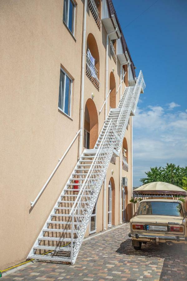 Amalia Hotel Zaliznyy Port Exterior photo